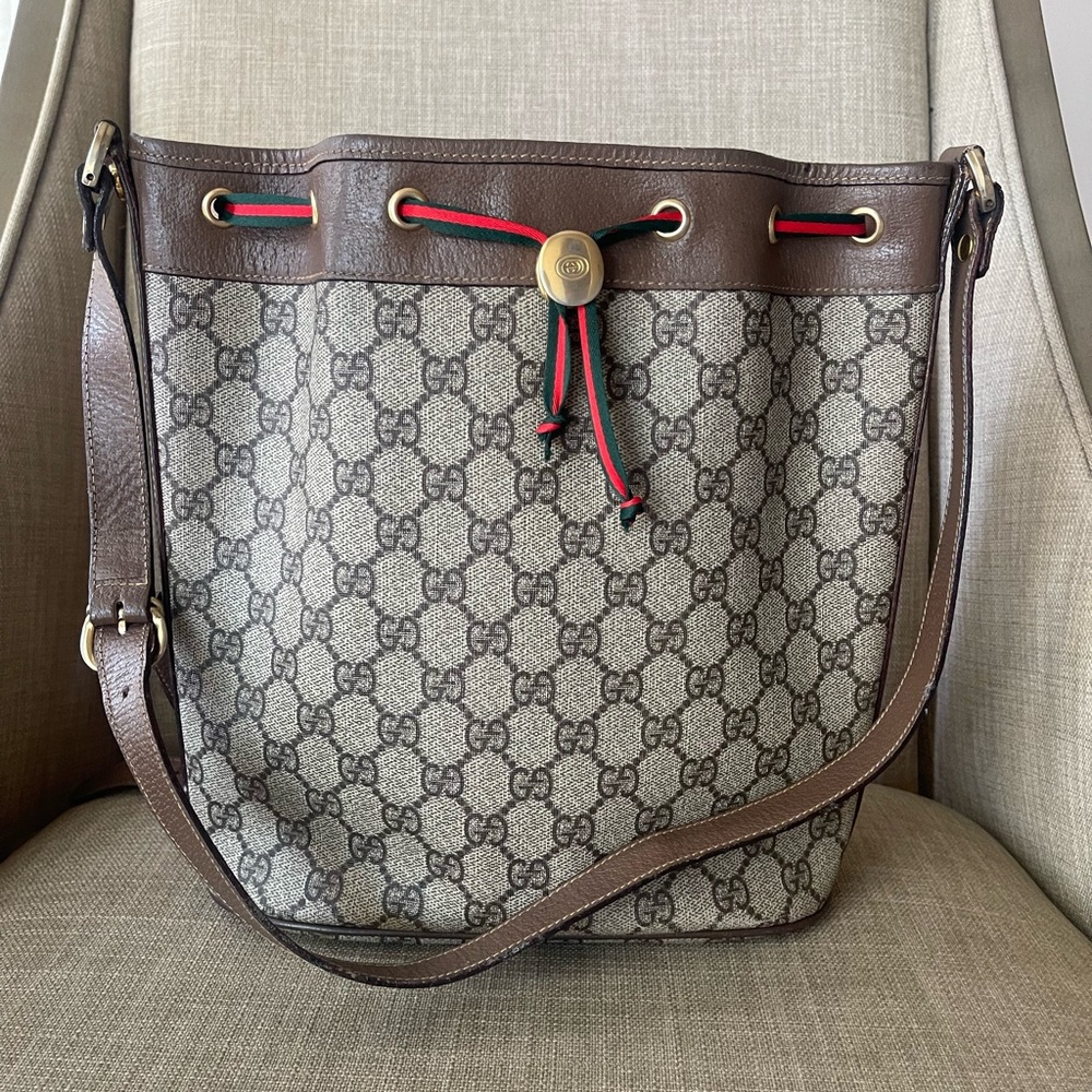 Authentic Gucci vintage drawstring bucket shoulder bag 001.115.6179.4023 (D07)